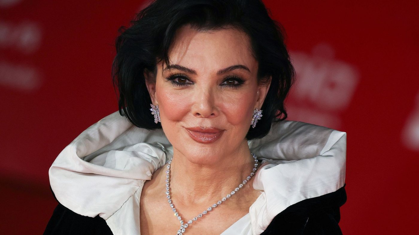 Kris Jenner adopte des tons neutres chauds pour sa salle à manger