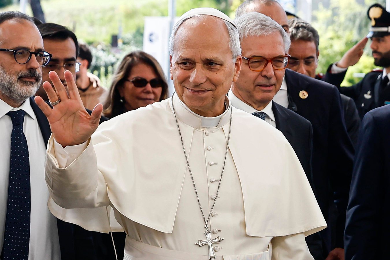 Le pape Léon XIV célèbre une messe à l'hôpital Gemelli et se remet de son opération