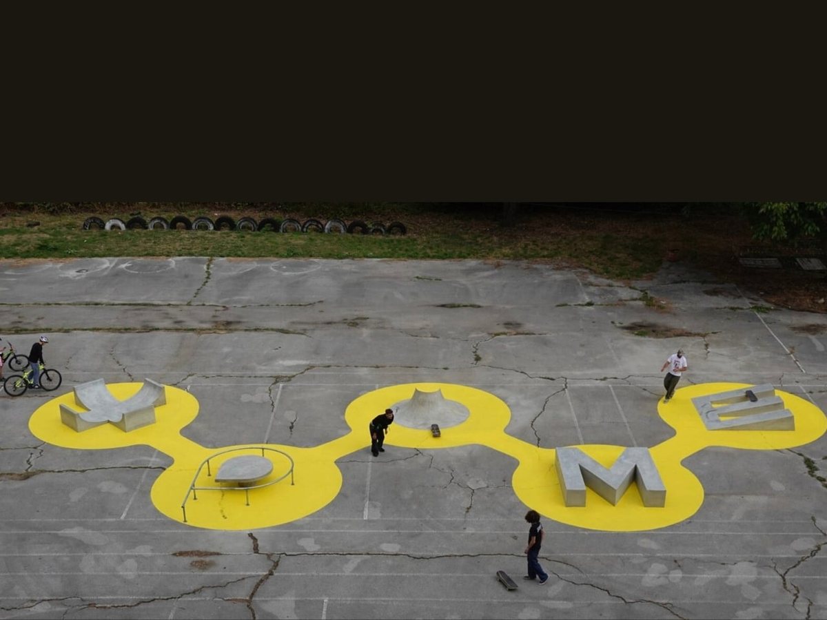 À Gabrovo, cinq lettres de béton forment un skatepark praticable