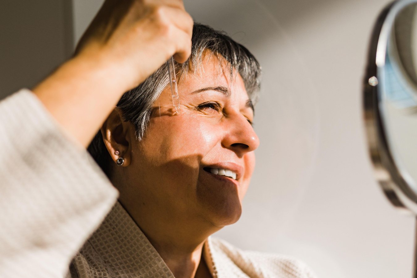Après 50 ans, une pharmacienne recommande la règle des 60 secondes pour un nettoyage efficace du visage
