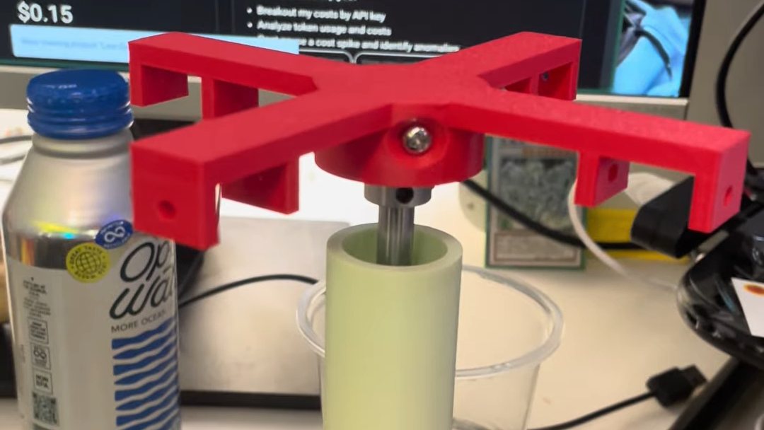 Un ingénieur construit une centrifugeuse DIY pour séparer les cellules T du sang