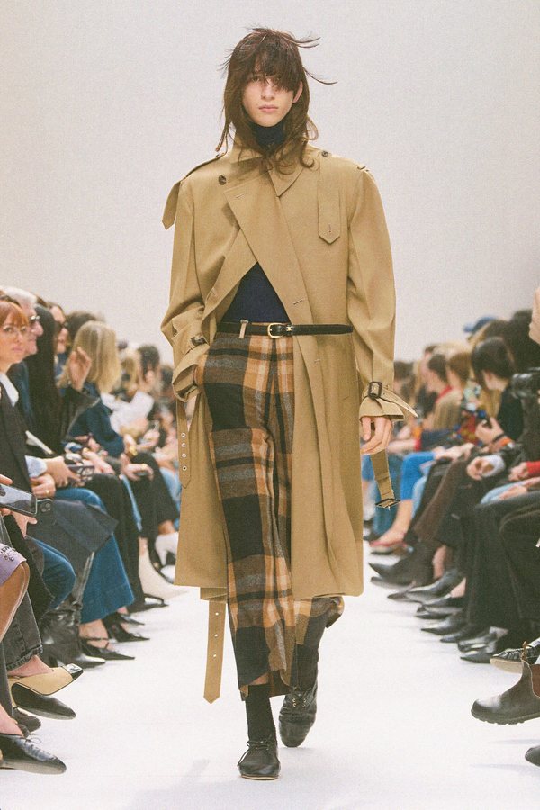 Le trench-coat, pièce maîtresse de l'automne 2026 selon les tendances mode