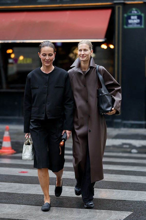 Les femmes de plus de 50 ans adoptent les mocassins et derbys pour l'hiver 2026
