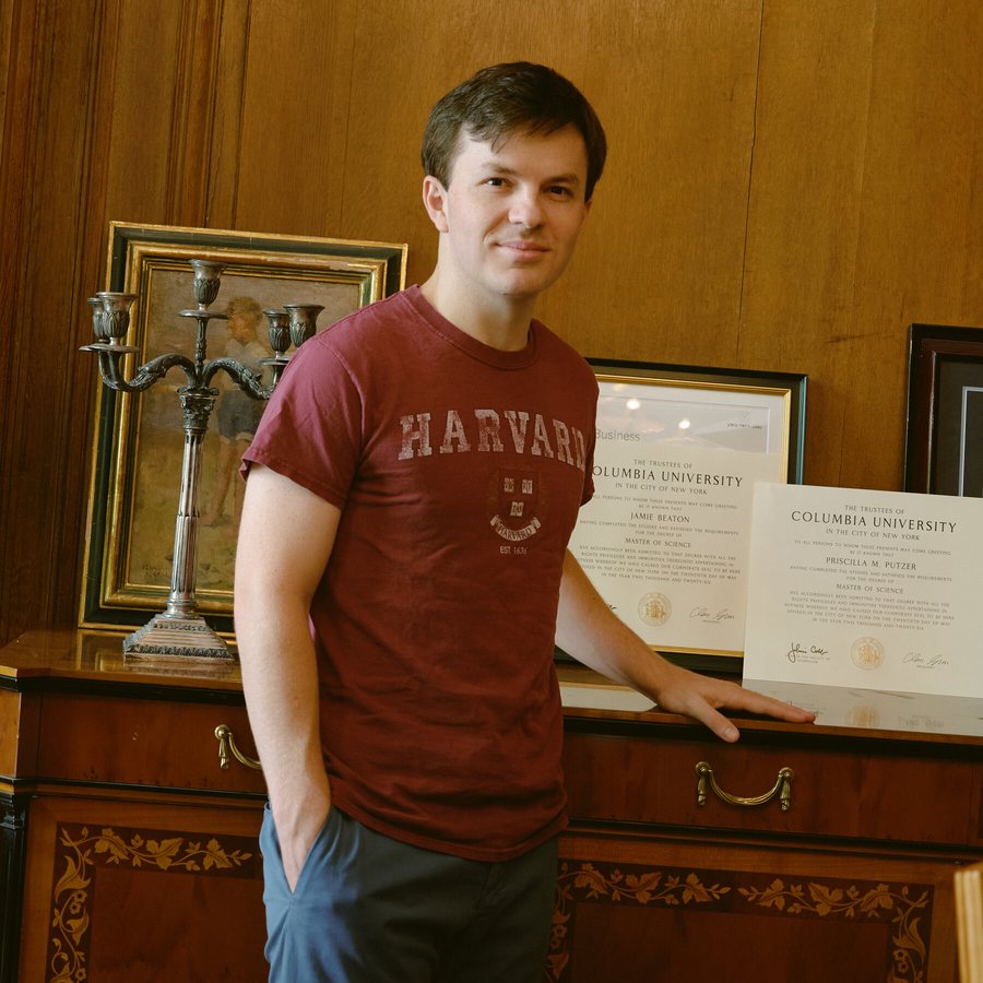 Jamie Beaton, l'homme aux douze diplômes des plus grandes universités