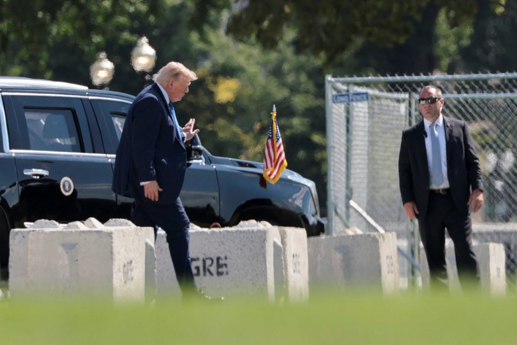 Trump tient une réunion de cabinet à Camp David