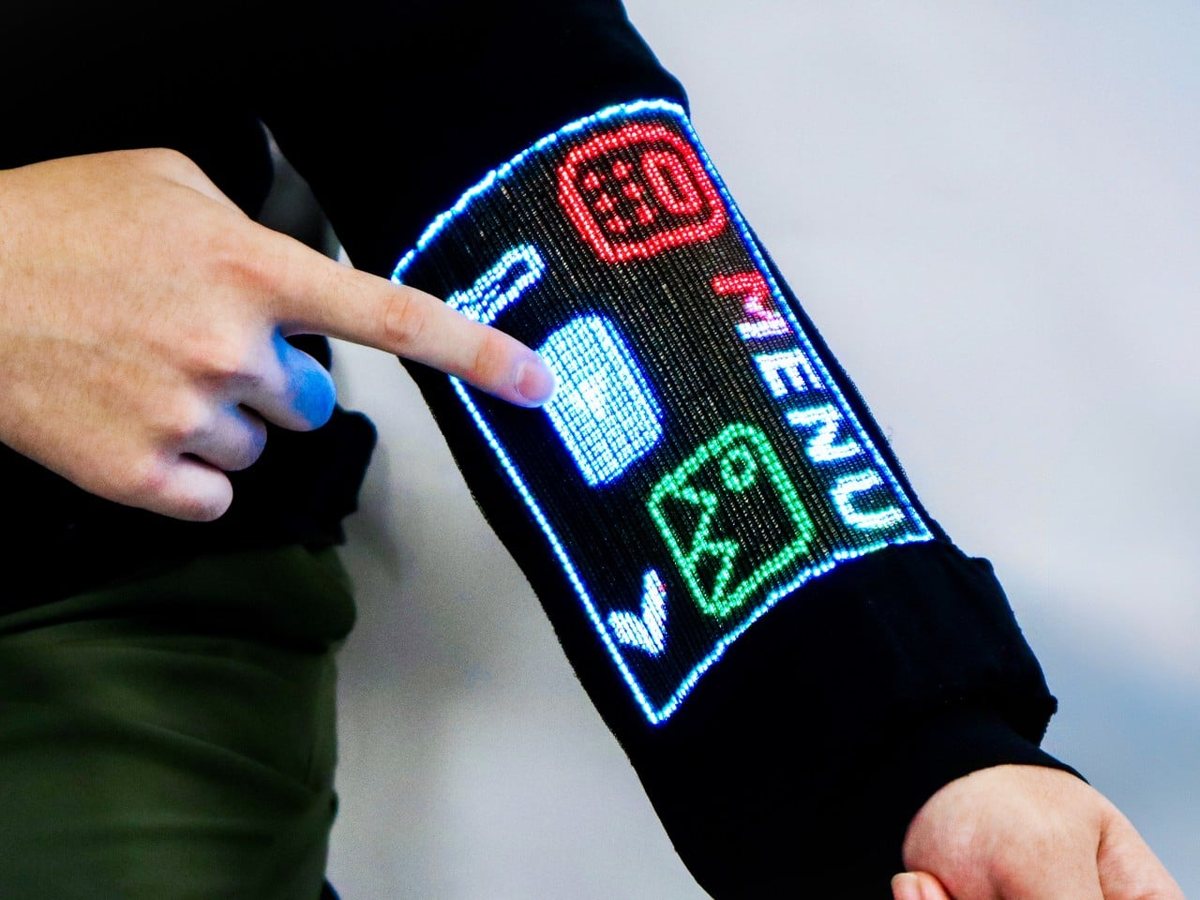Des chercheurs de la NUS intègrent un écran tactile dans une manche