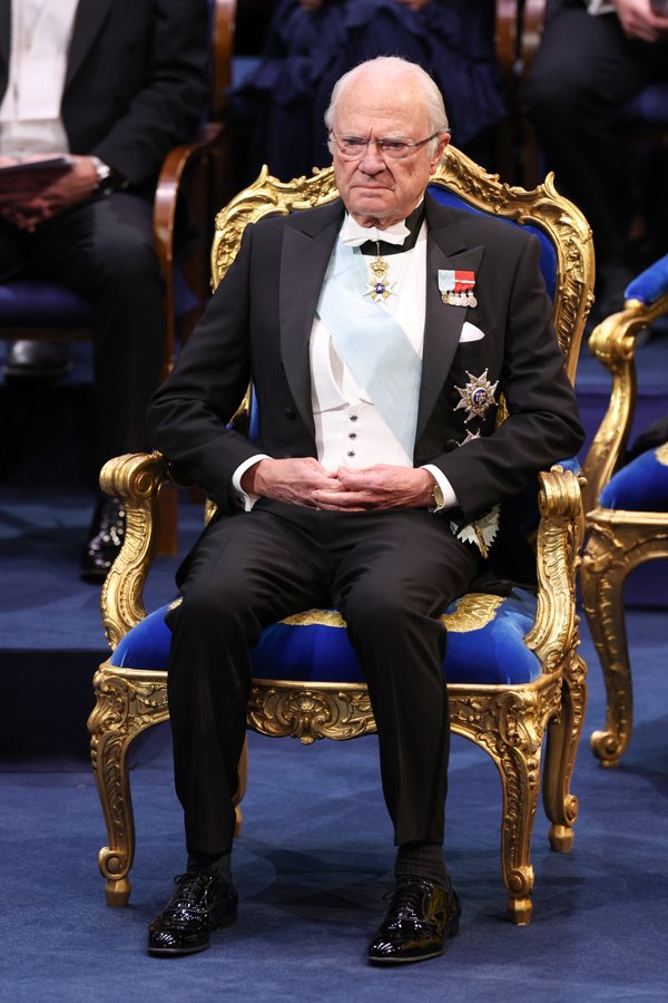 Le roi Charles XVI Gustave envisagerait de racheter les bijoux de sa sœur