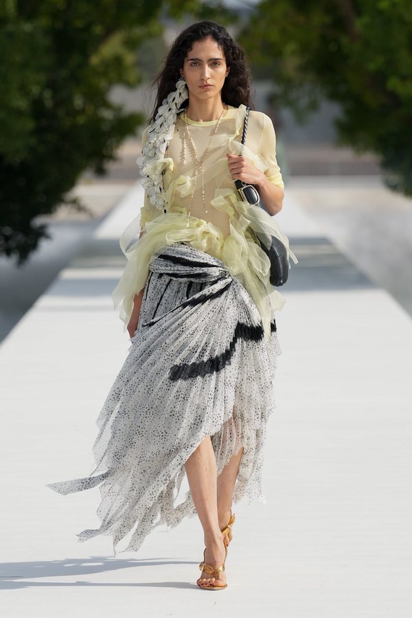 Jonathan Anderson réinvente Dior avec une collection printemps-été 2027 placée sous le signe de l'imperfection