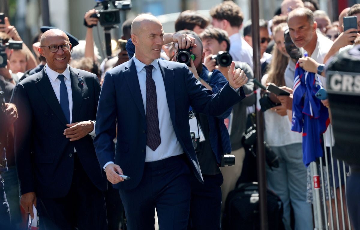 Zinédine Zidane nommé sélectionneur de l'équipe de France, Mbappé lui souhaite la bienvenue