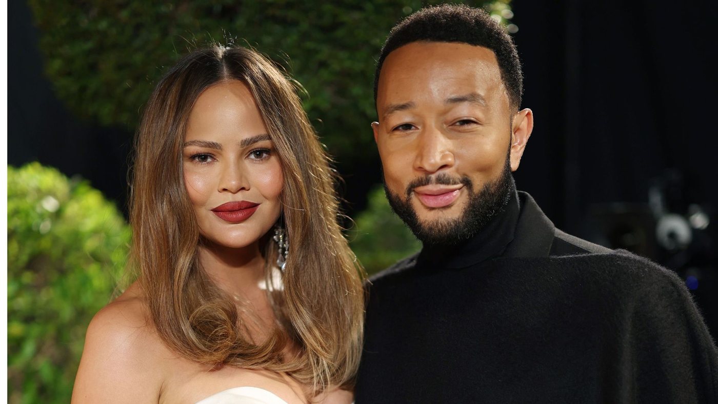 Le salon minimaliste de Chrissy Teigen et John Legend, un modèle de décoration beige