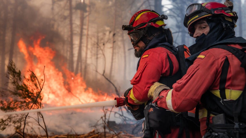 Incendies en Espagne: le Premier ministre met en garde contre des « heures difficiles » après l'évacuation de 75 000 personnes