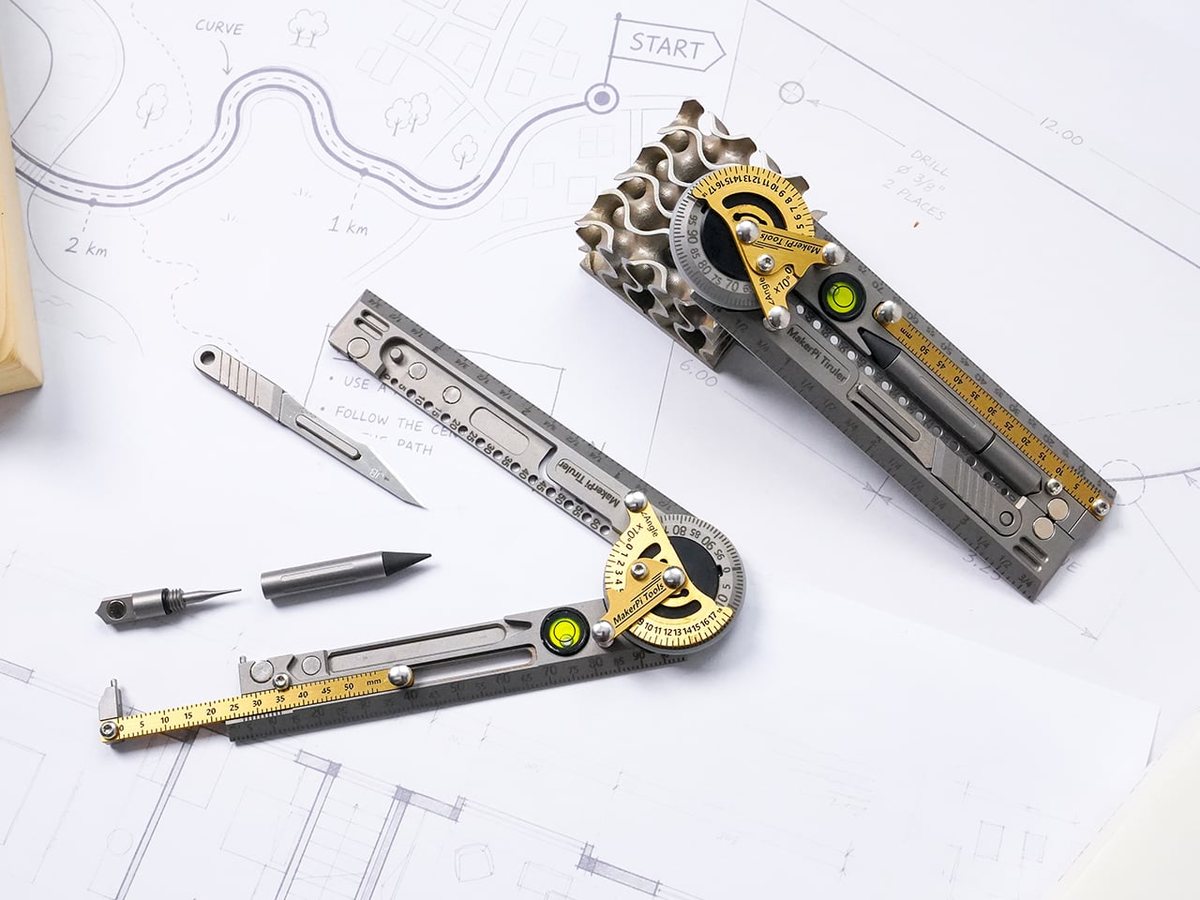 Tiruler 2.0 : la règle pliante en titane qui remplace toute votre boîte à outils