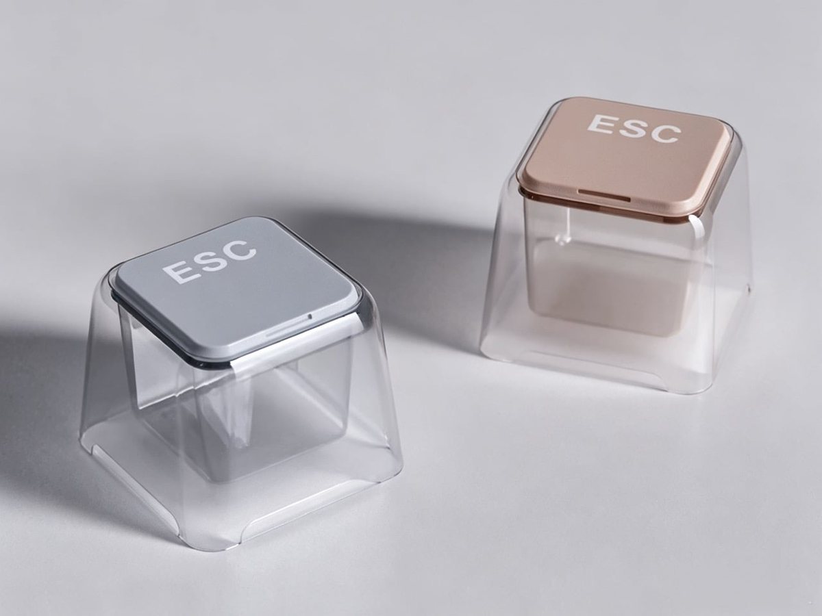 Un tabouret en plastique transformé en touche Échap géante