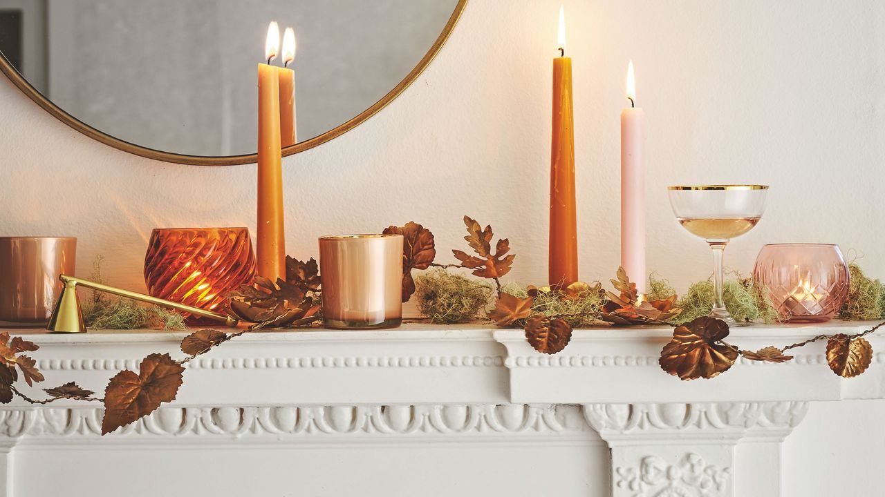 Bougies d’automne : 12 parfums doux, épicés et fumés pour accueillir la saison