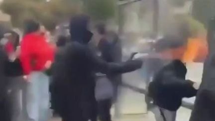 À Marseille, une auxiliaire agressée au spray inflammable en marge d'un blocage de lycée
