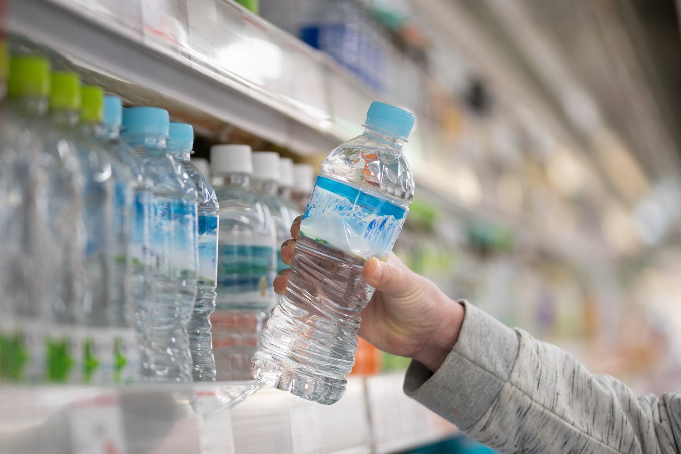 Les bouteilles plastiques changent de visage sous l'effet des régulations européennes
