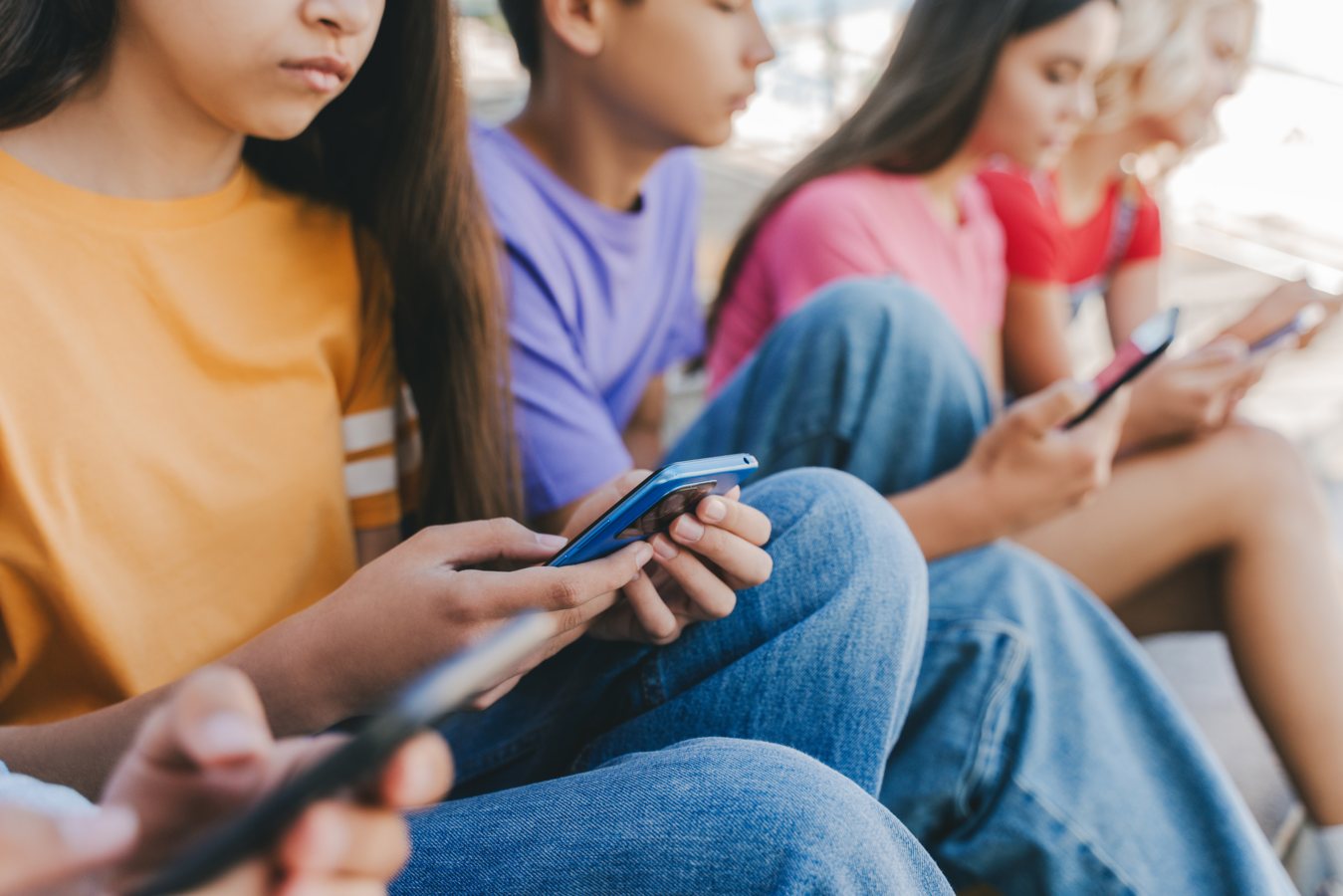 Le Parlement français interdit les réseaux sociaux aux moins de 15 ans, une première en Europe