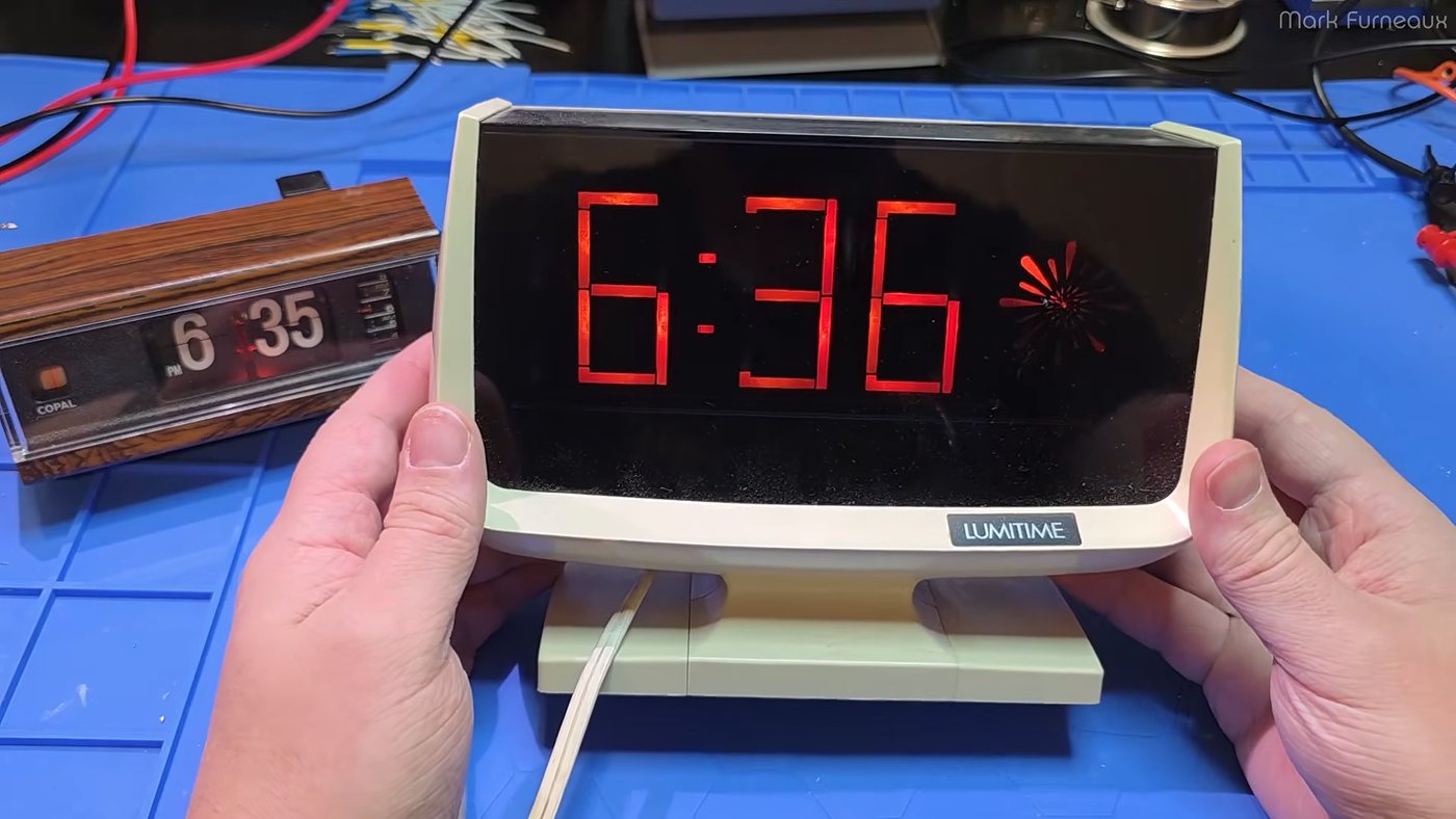 Une horloge 7 segments sans électronique numérique