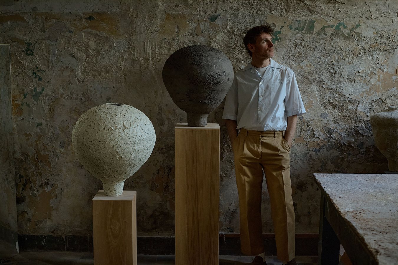 Le céramiste polonais Marcin Kuberna séduit Venise avec ses œuvres en grès