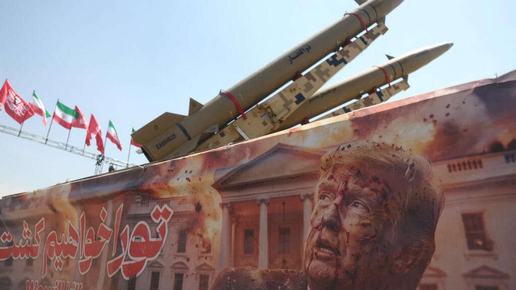Donald Trump annonce la suspension des frappes américaines contre l'Iran