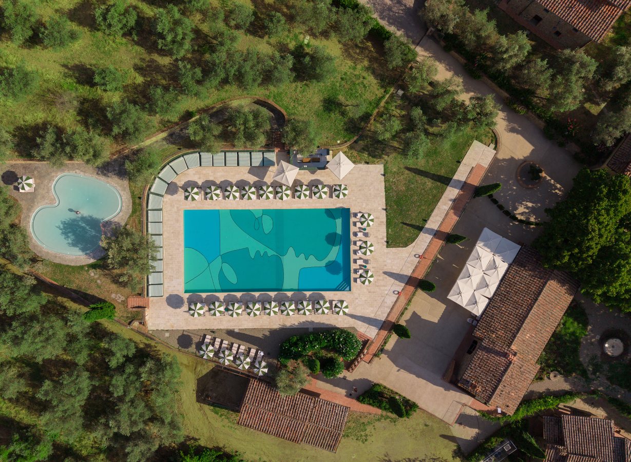 Un village médiéval abandonné renaît en resort de luxe au cœur du Chianti
