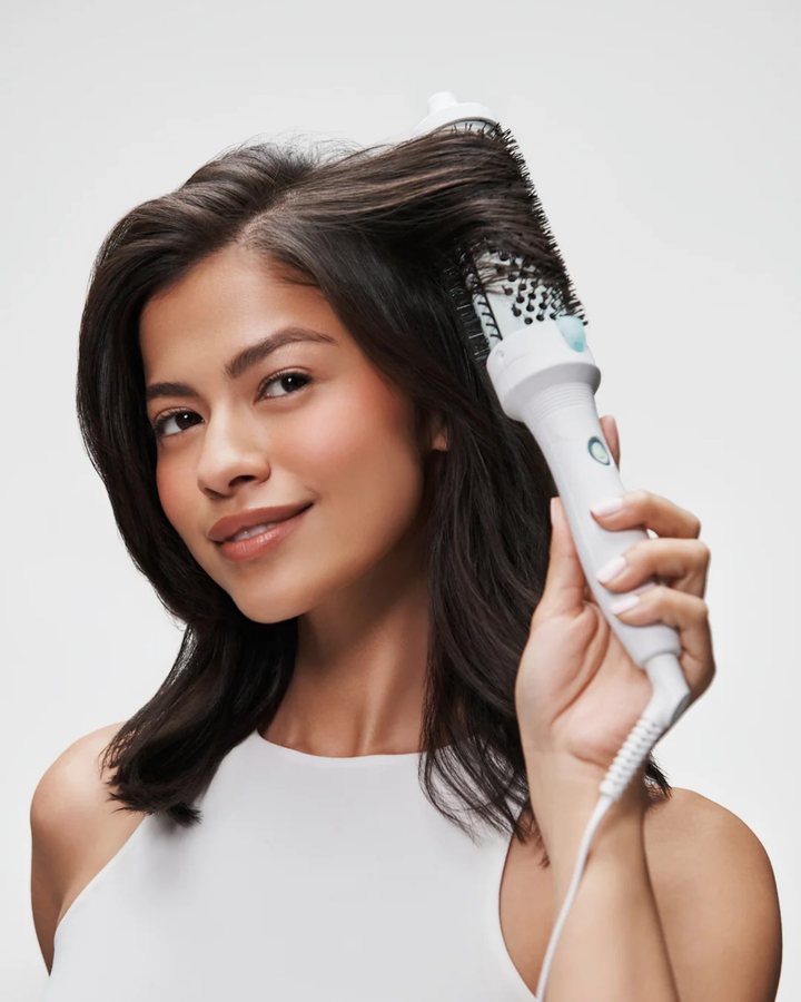 Les brosses chauffantes rondes simplifient le brushing à la maison