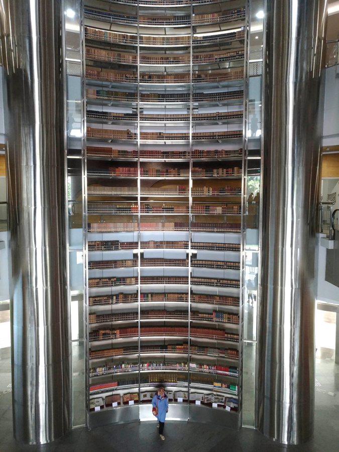 La plus haute bibliothèque du monde s'élève à Jakarta sur 126 mètres