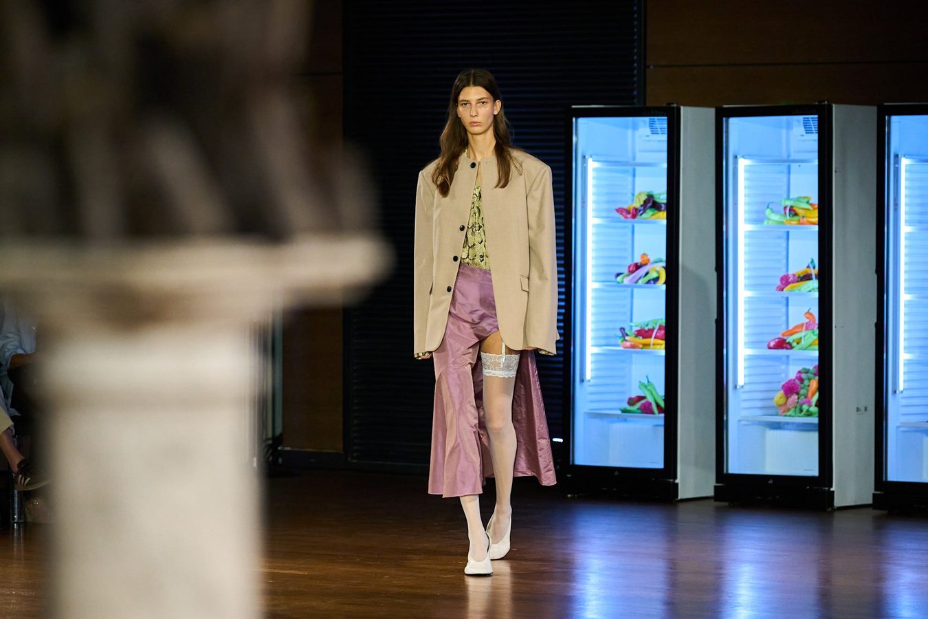 Paris Fashion Week : Marie Adam-Leenaerdt détourne le supermarché, Maiko Kurogouchi décline l'uniforme scolaire